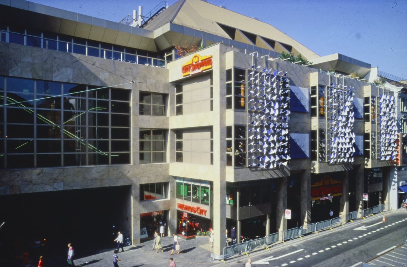 MMM Zürich-Löwenstrasse: Aussenaufnahme