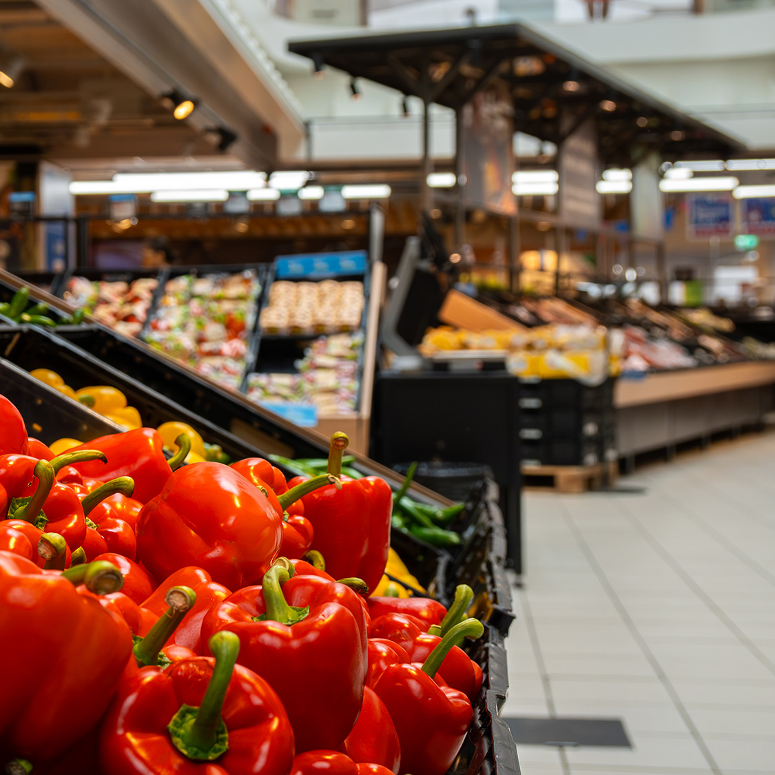Rayon de légumes d'un supermarché Migros