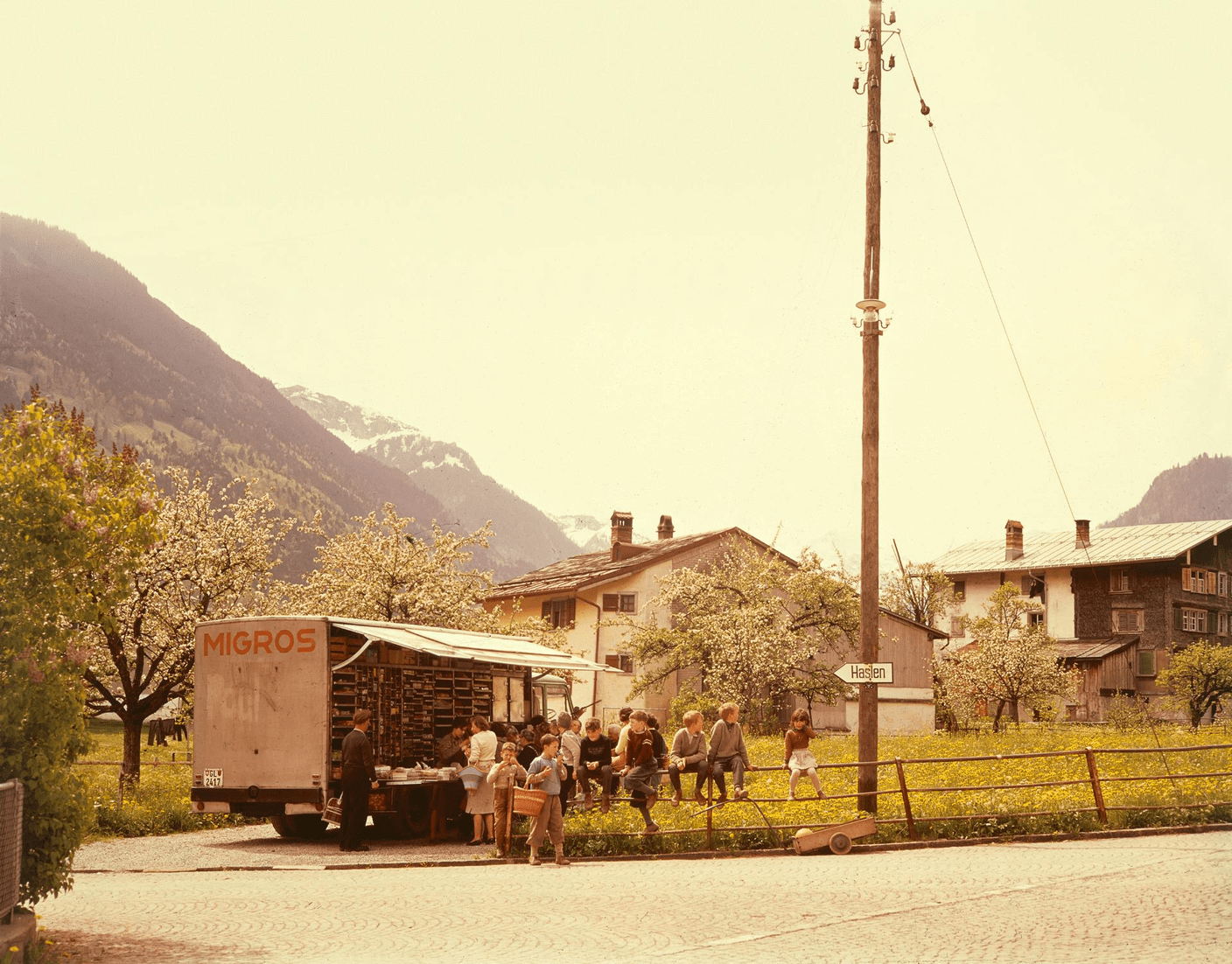 3-MGB-Fahrzeuge-Verkaufswagen-Glarus-1960-farbig-1