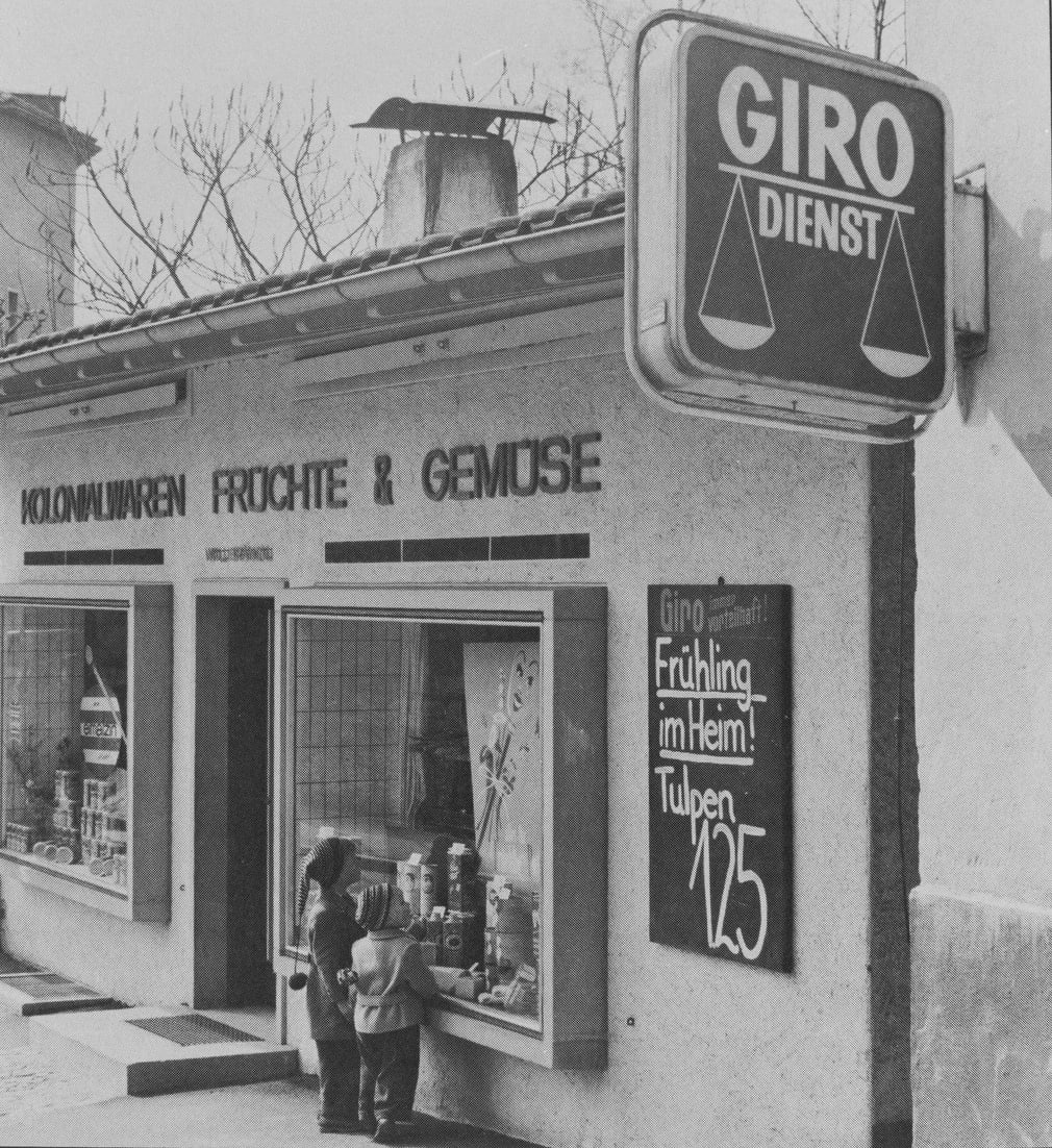 Aussenansicht eines Giro-Dienst-Ladens (ca.1950er). [MGB_Dok_Fo_039668, Foto: Comet Photo AG, Zürich]