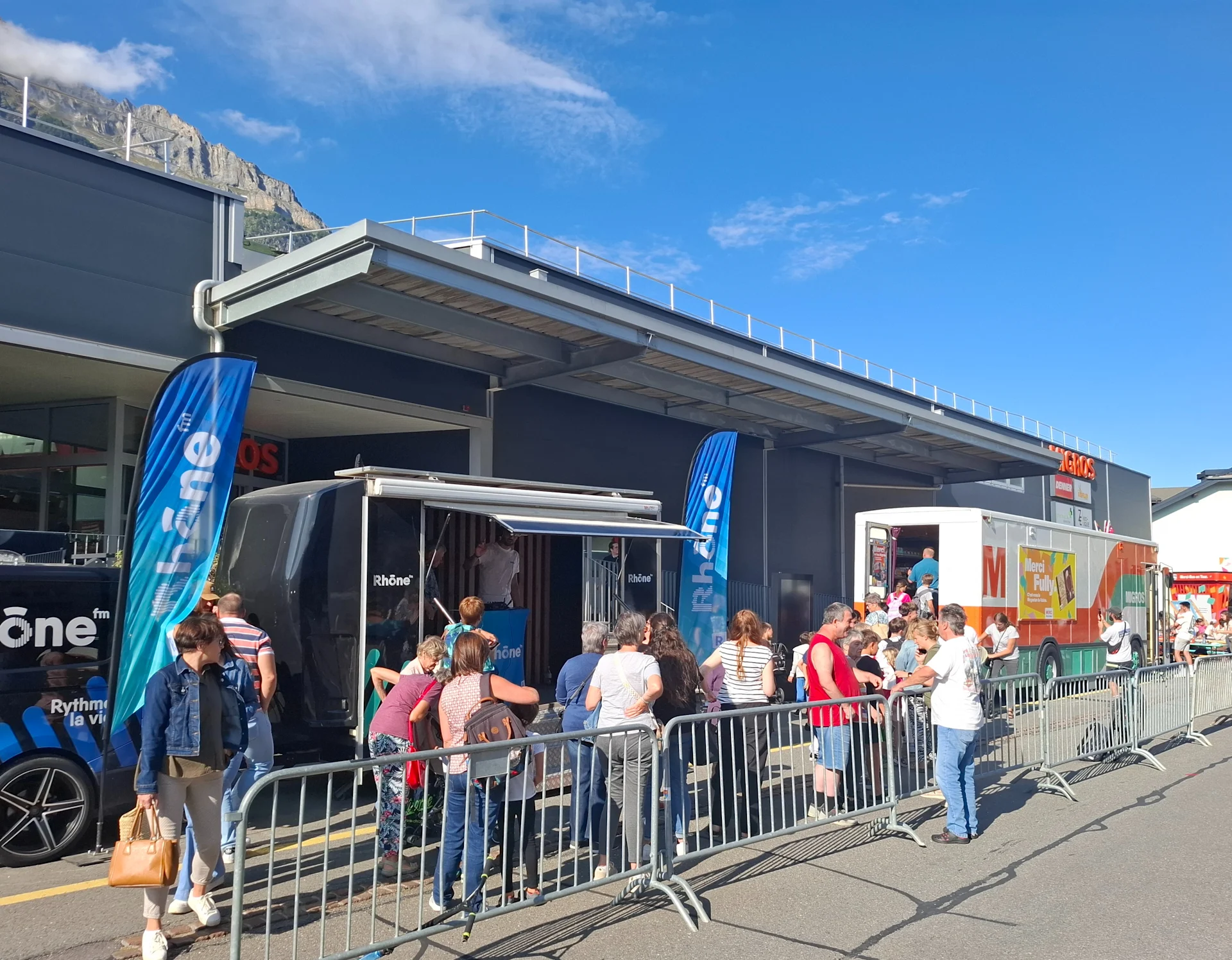 Tournée du bus Merci en Valais
