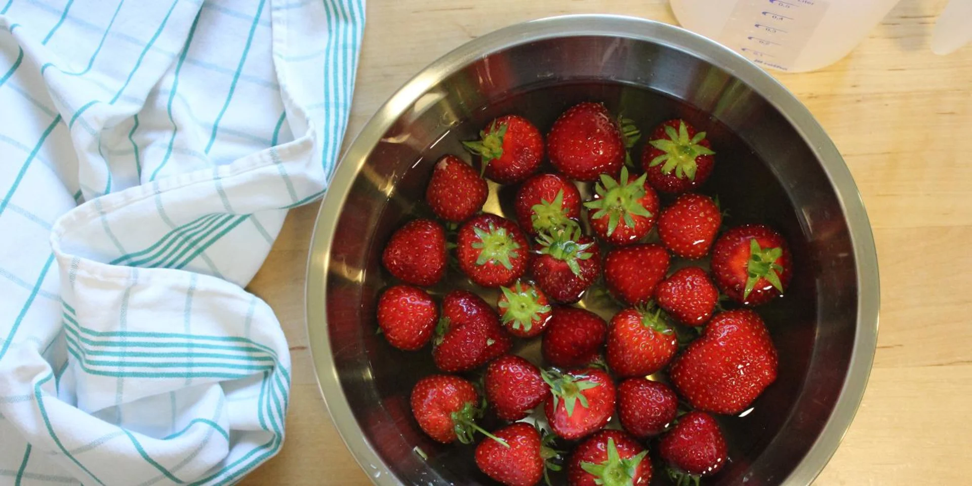 Strawberries in a vinegar bath