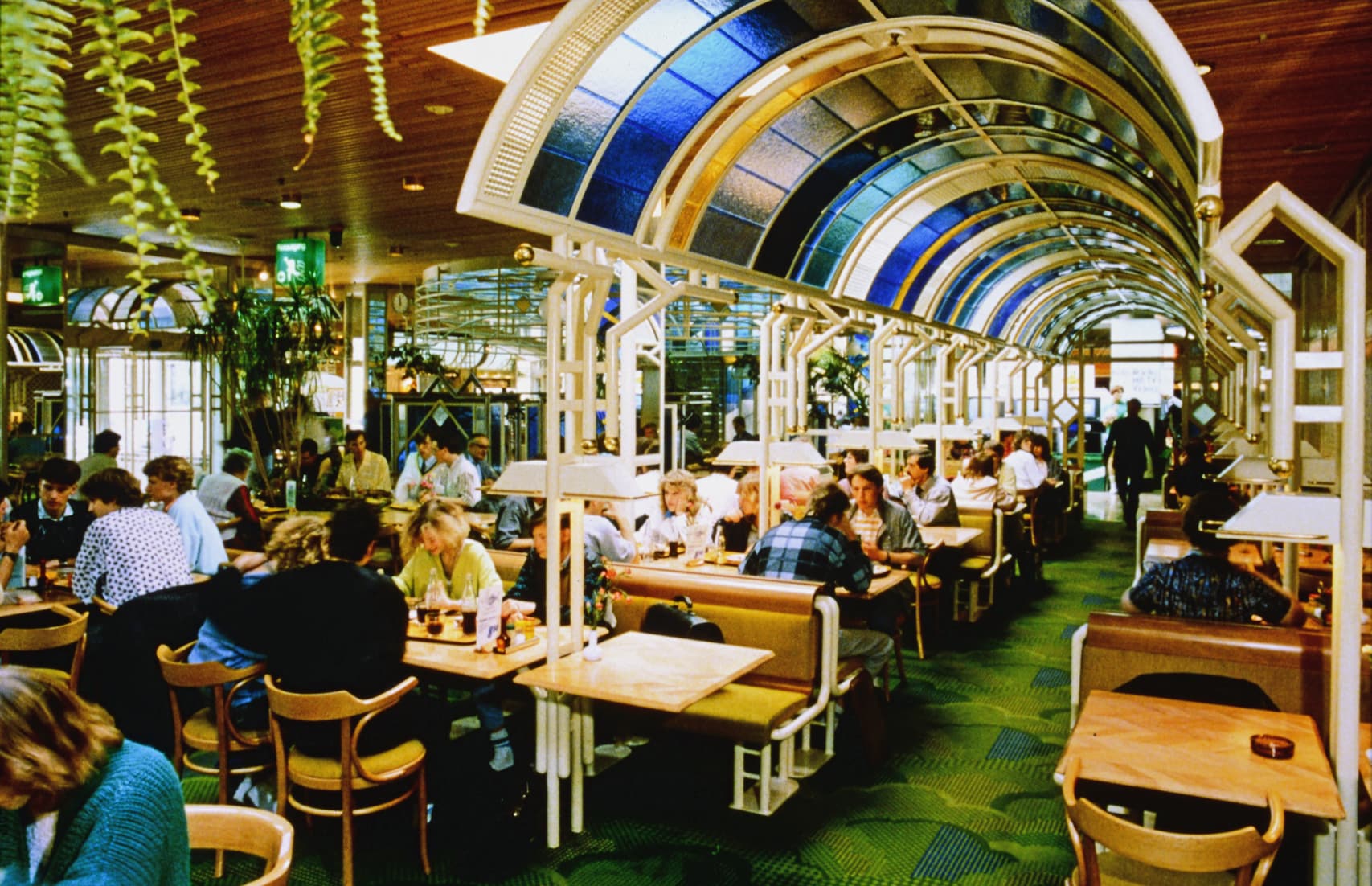 MMM Zürich-Löwenstrasse: Restaurant