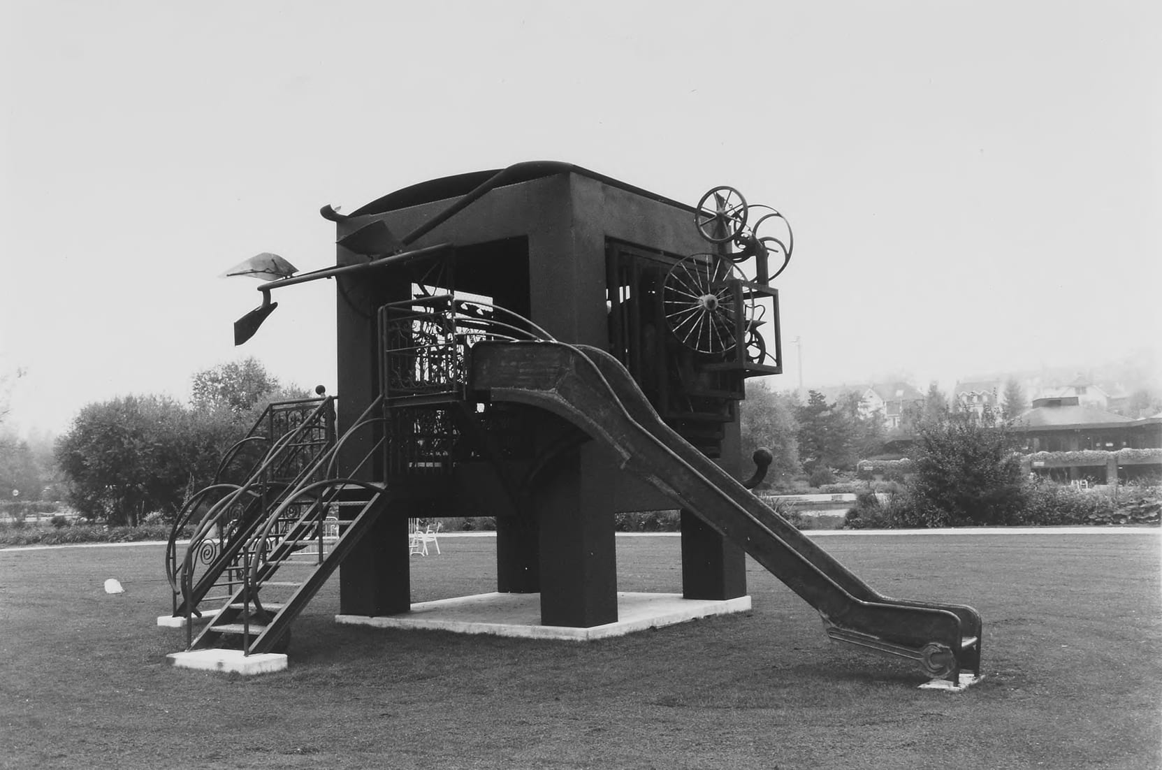 Park im Grünen Münchenstein: Amboss von Bernhard Luginbühl