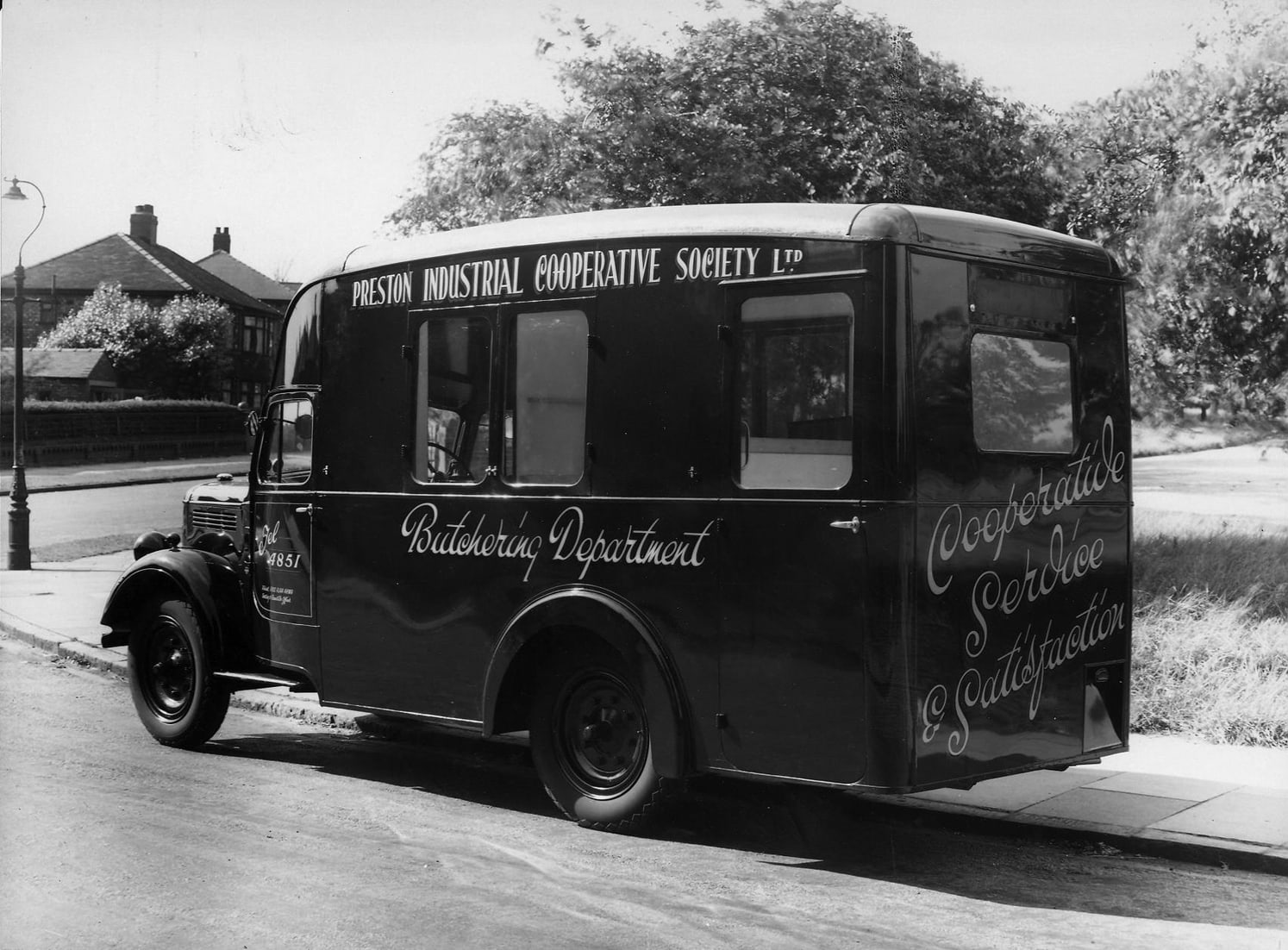 Sales trolleys from the "Preston Industrial Cooperative Society Ltd." for the sale of meat (ca. 1925).
