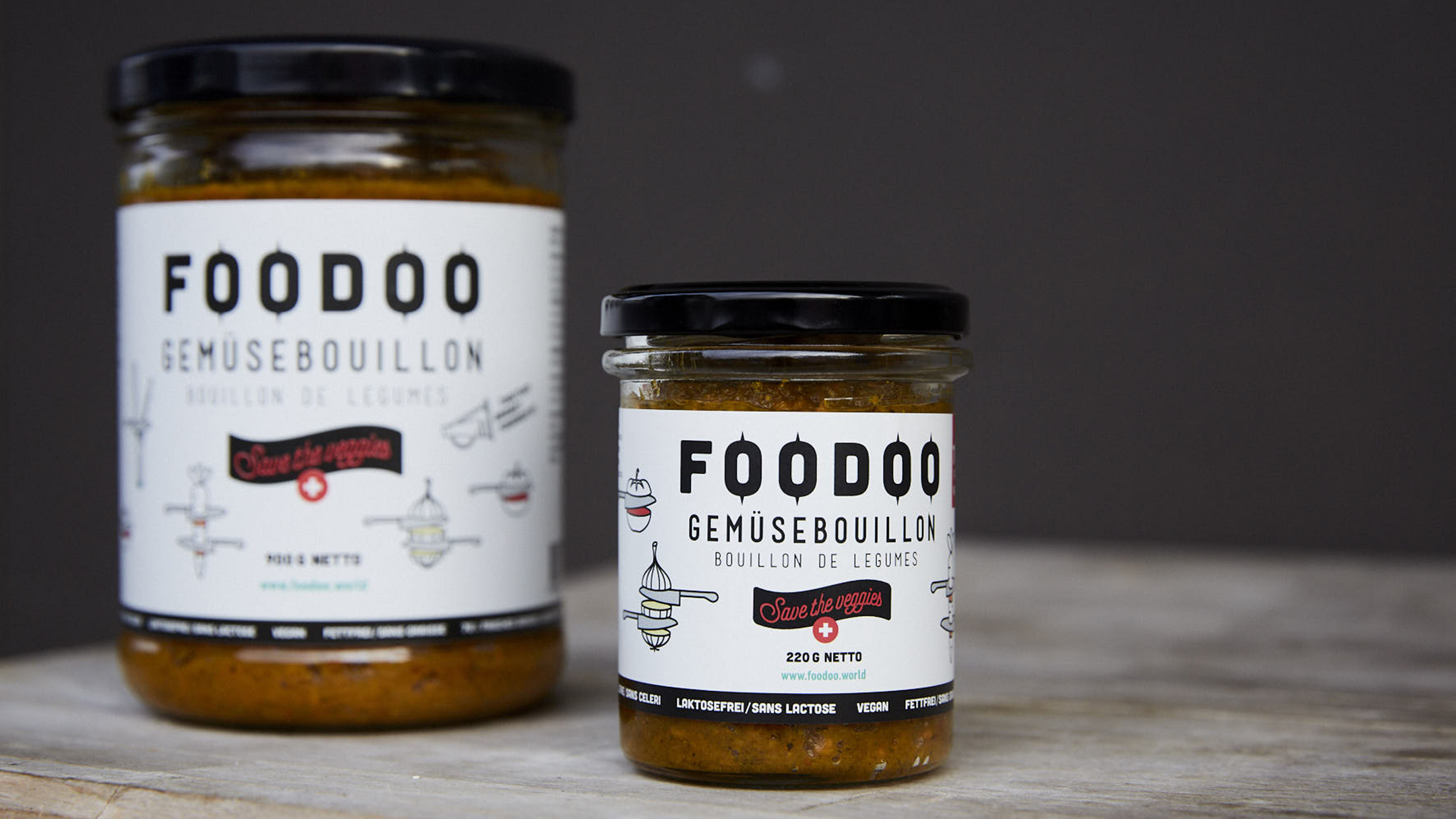 Due vasetti di brodo vegetale della ditta Foodoo