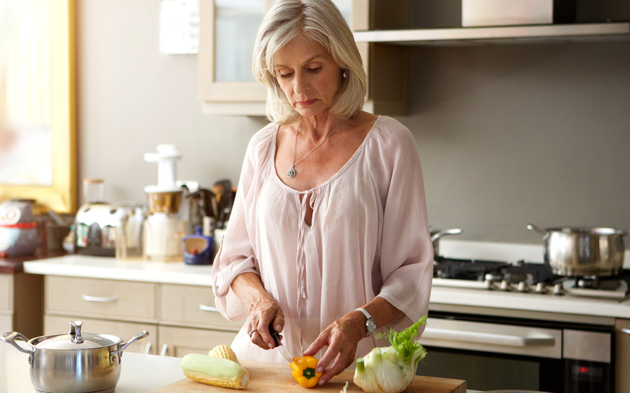 https://images.ctfassets.net/ra4mbqa7hpmd/60Lbi5uEqhyyG6cYzjXnaT/18d32dd8acf106915bcaf6fefac674a7/older-lady-cuttin-veggies.jpg