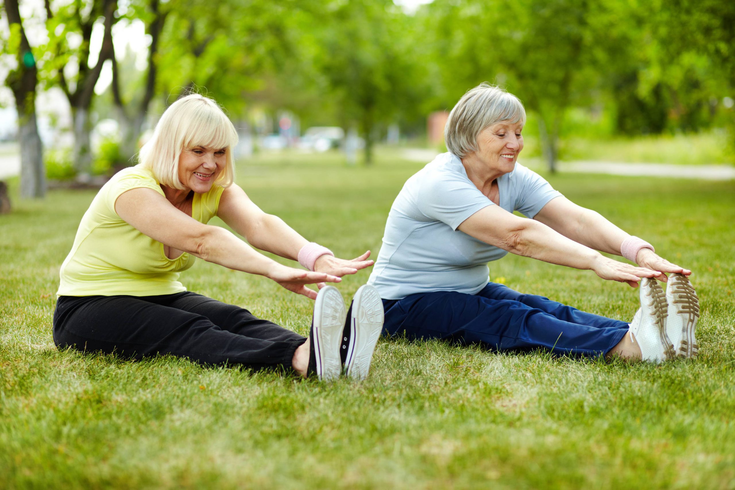 Гимнастика в пожилом возрасте. Физкультура для пожилых. Занятия спортом пожилые. Занятия для пожилых. Спорт для пожилых.