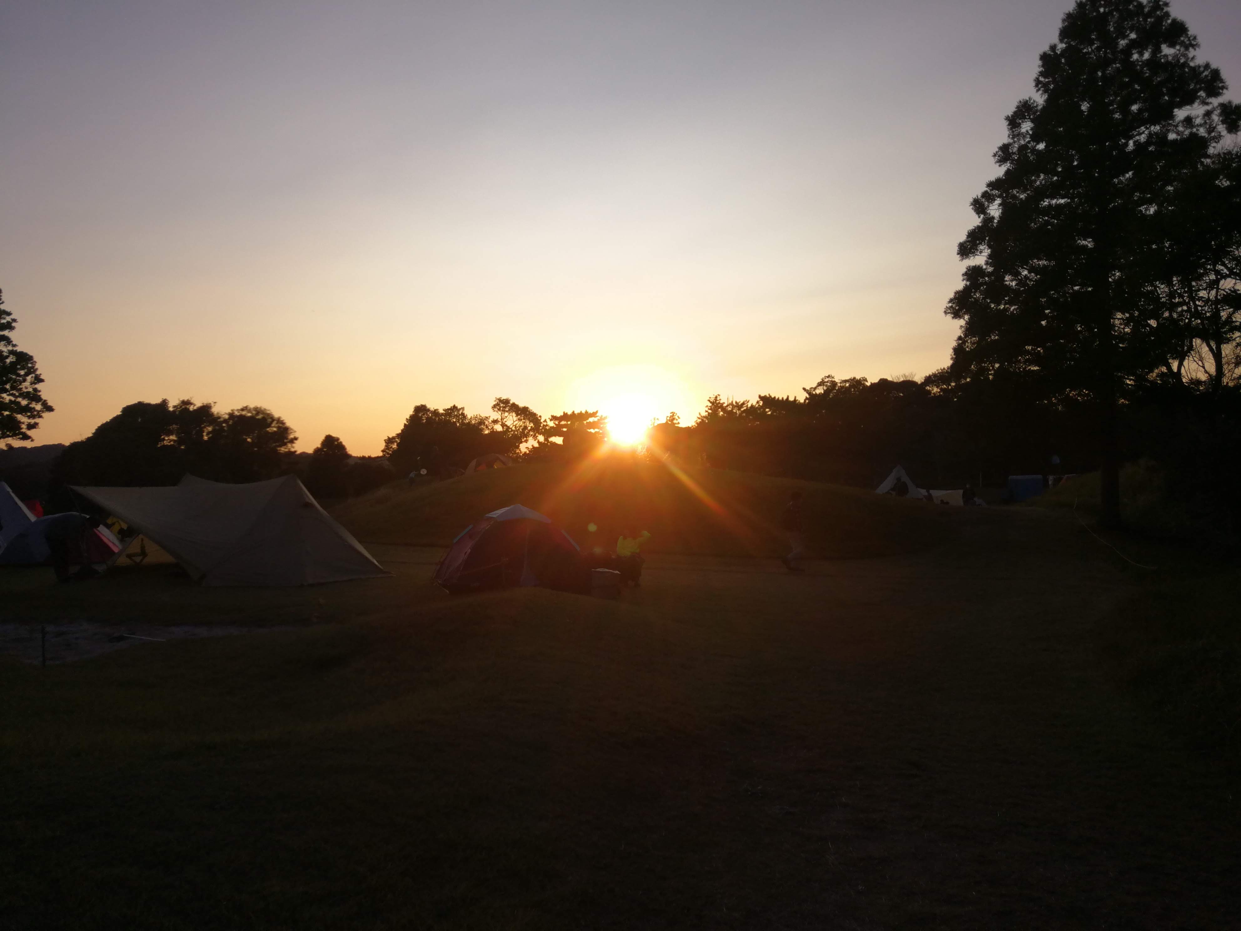 キャンプ場の夕日