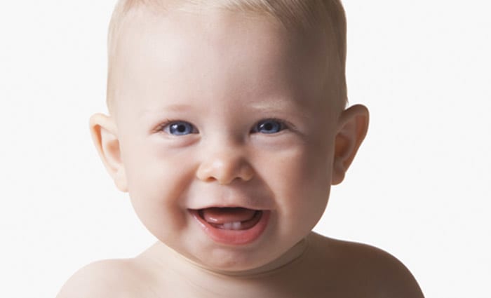 Vauvan maitohampaat - hampaiden puhkeamisen oireet ja hoito | Oral-B Suomi