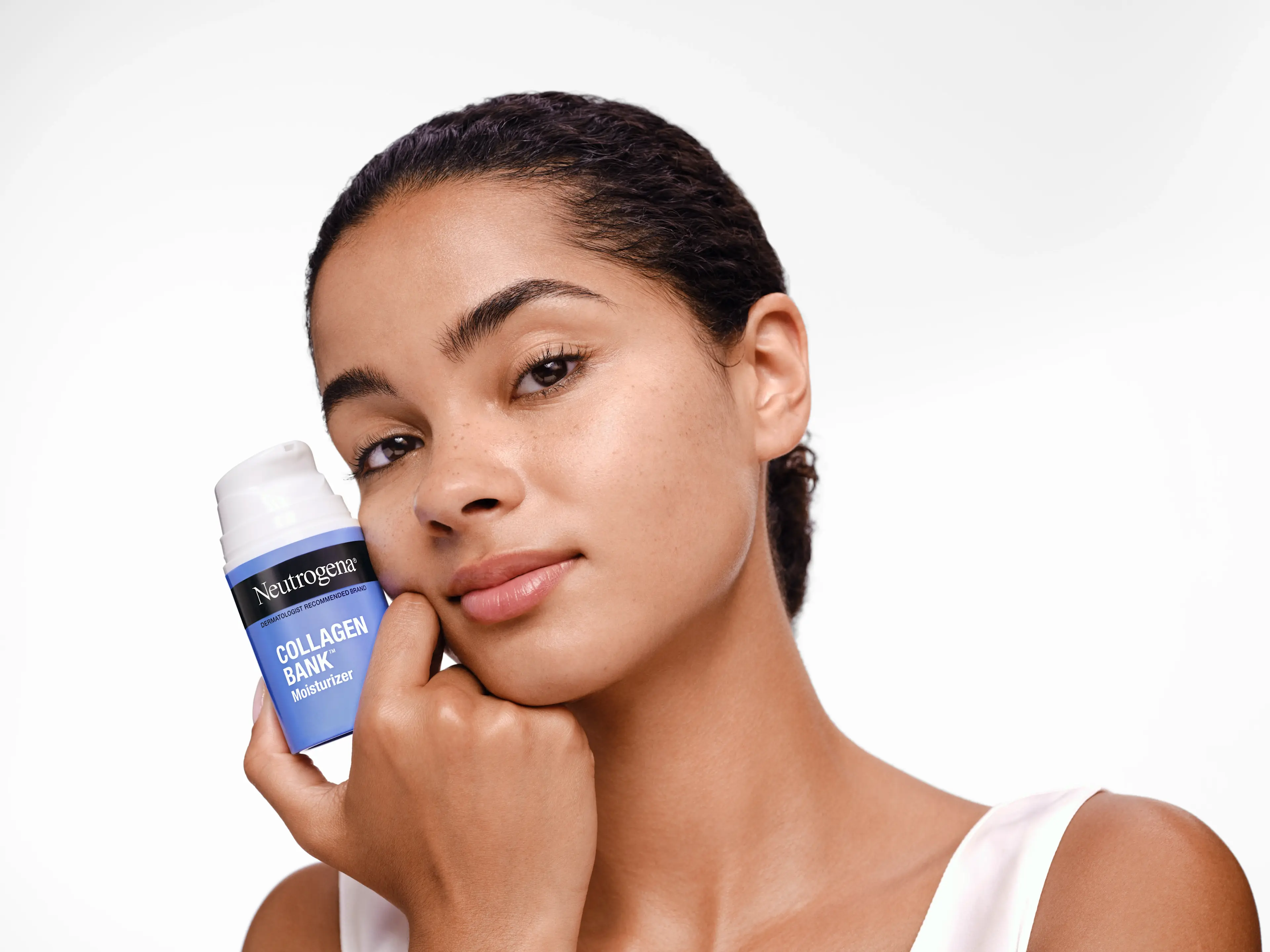 Από την ηλικία των 20 ετών, αρχίζουμε να χάνουμε έως και 1% κολλαγόνου τον χρόνο*