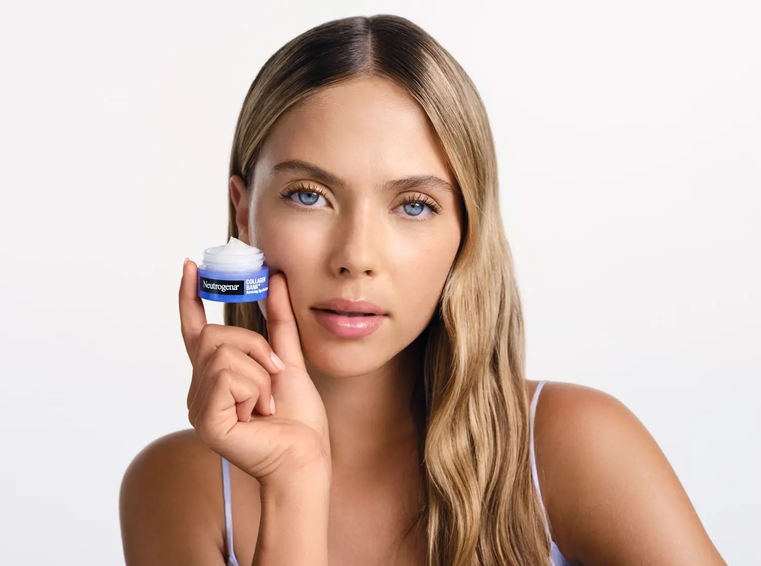 Από την ηλικία των 20 ετών, αρχίζουμε να χάνουμε έως και 1% κολλαγόνου τον χρόνο*