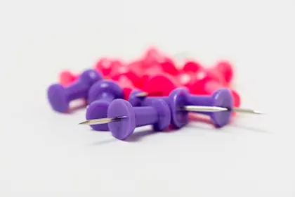Pink and purple thumbtacks