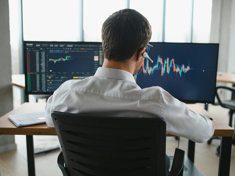 Resumen de los mercados mundiales: el dólar cae, las acciones estadounidenses rozan máximos históricos, el cacao retrocede