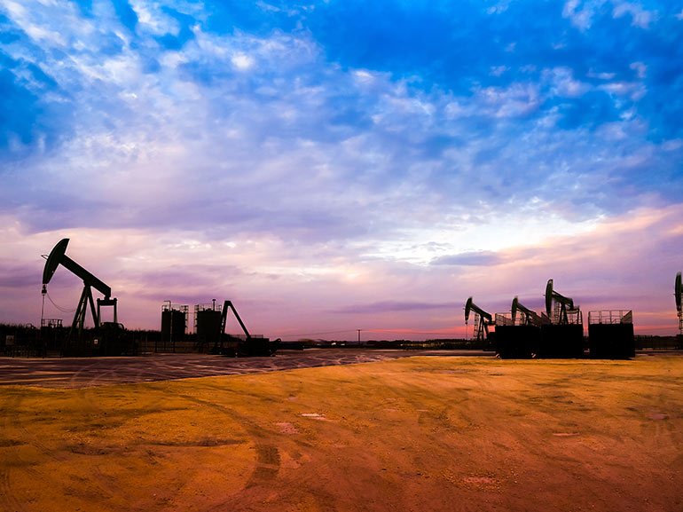 Bombas en una excavación de petróleo