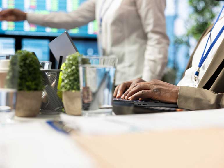 بنك BBVA يفتح نافذة عطاءات Sabadell في سبتمبر