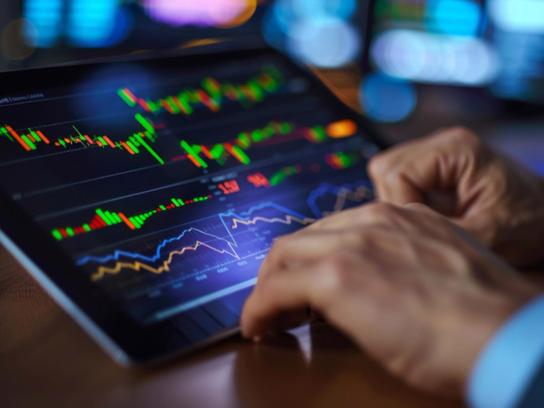 الأسواق العالمية ترتفع مع تحول البنوك المركزية وتراجع السلع