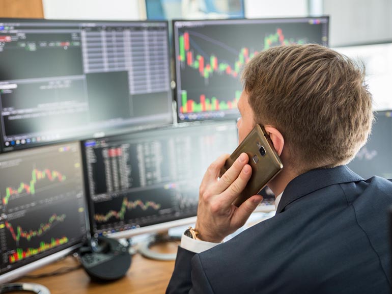 Markets on Edge: Middle East Conflict Boosts Oil & Gold as AI Sector Shifts