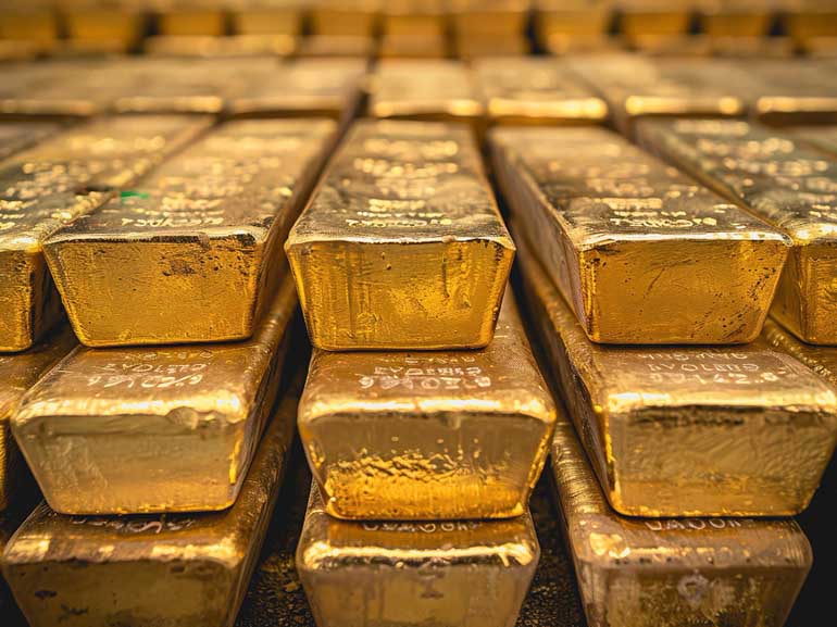 L'oro supera i 5.000 dollari con l'impennata della domanda di beni rifugio