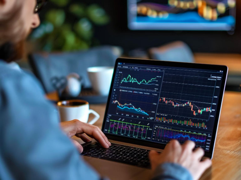 Oil Rises, Intel Surges, USD/JPY Strengthens as Platinum Slides