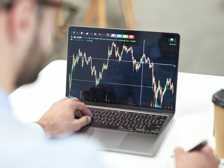 El petróleo sube y las acciones asiáticas caen, el Nasdaq se enfrenta a la presión de la IA