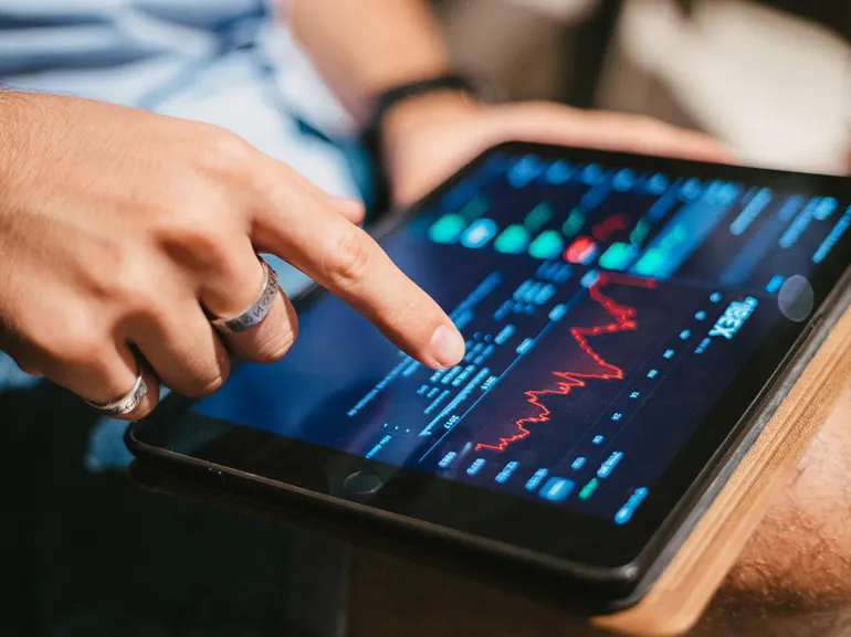 الذهب يتجاوز 3000 دولار، وانخفاض سهم إنفيديا بعد مؤتمر GTC