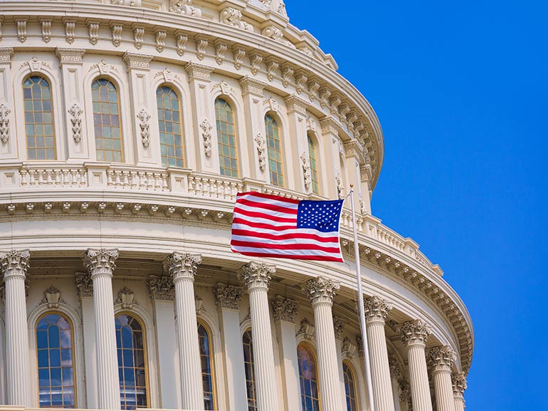 Trumps Beteiligung an Intel und Umstrukturierung der Fed erklärt