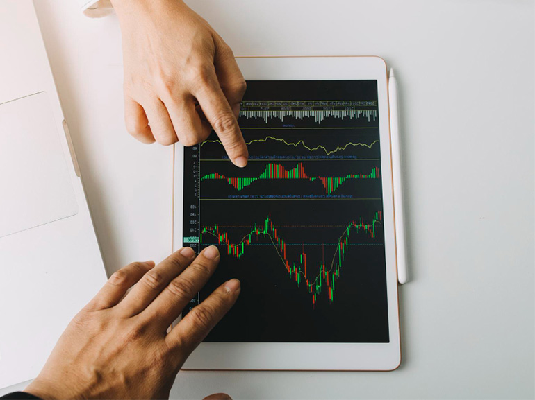 Tech Selloff, US-Iran Tensions Pressure Wall Street 