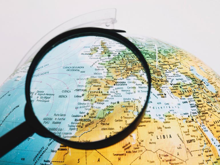 Guía de negociación del riesgo geopolítico: Gestión del riesgo durante las crisis geopolíticas