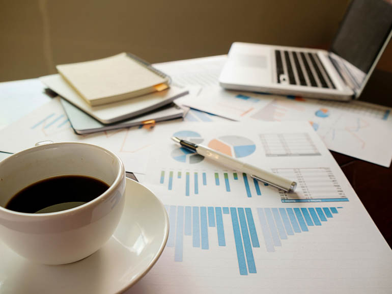 أرباح التكنولوجيا وبيانات العمل الأمريكية: الأسواق تواجه أسبوعًا حافلًا