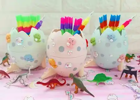 恐竜のたまご！ペンホルダーデコ