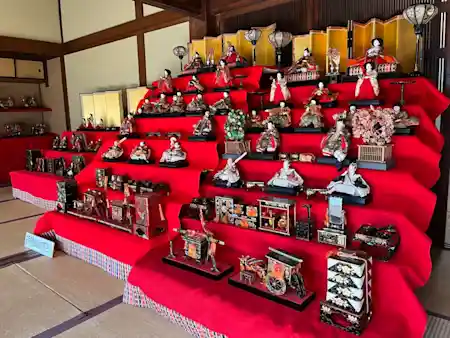 古民家で見る雛人形