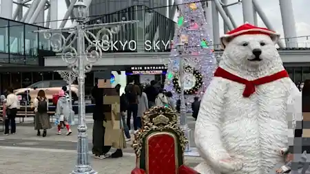 幸運のしろくまと写真を撮ろう！ 豪華なデコレーションのヒュッテとホワイトツリーでクリスマス気分を先取り♪  〜 フォトスポット編 〜 in 東京ソラマチクリスマスマーケット 2022 