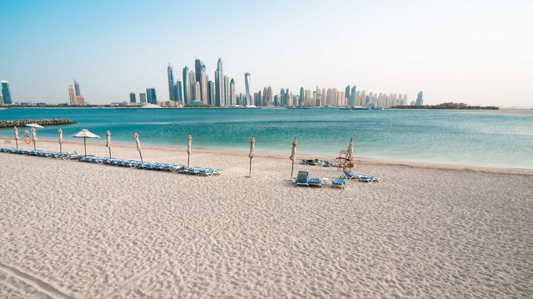 Blick auf den Al Bateen Beach in Abu Dhabi, VAE.