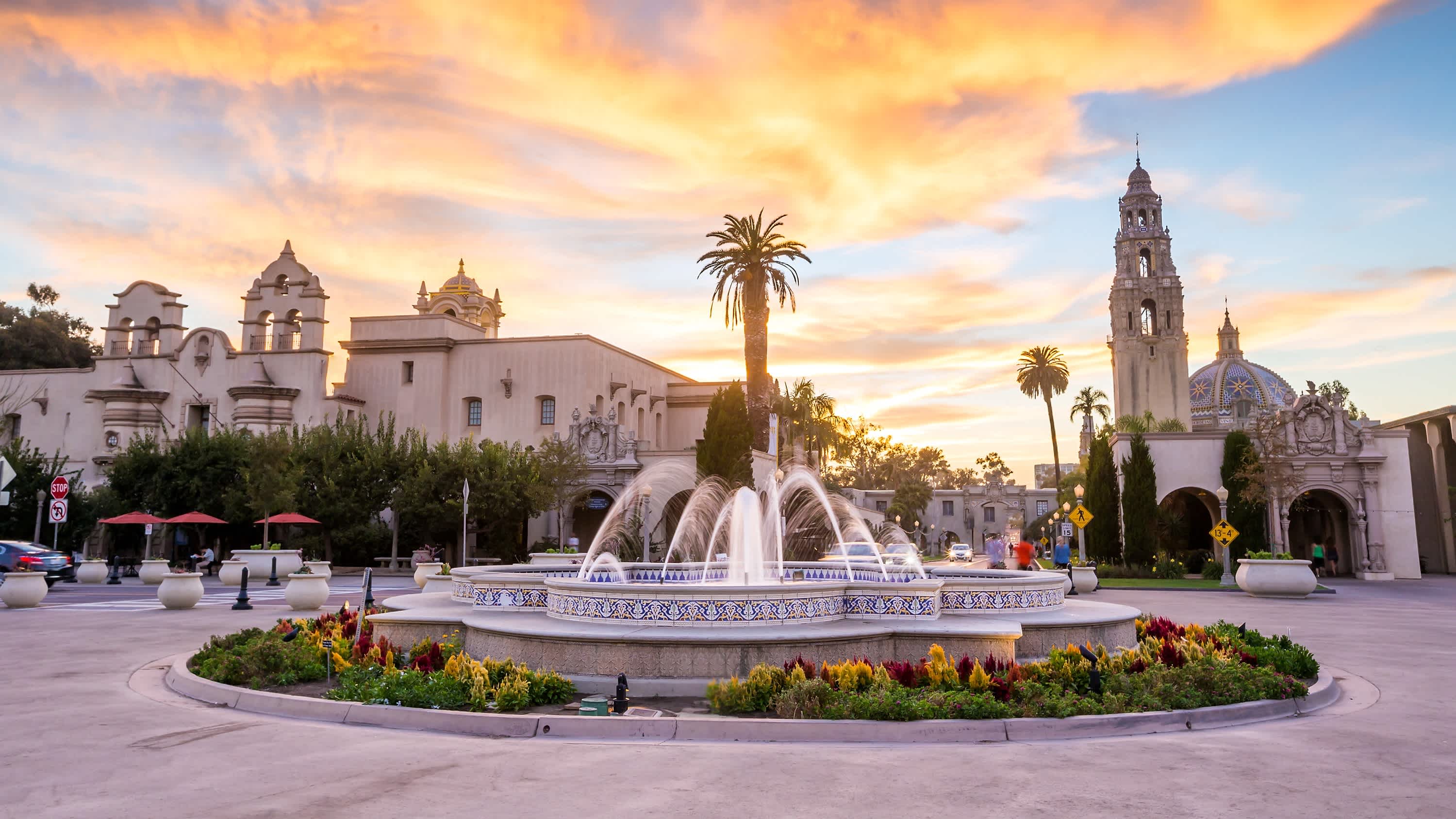  Balboa Park in der Dämmerung in San Diego, Kalifornien, USA.