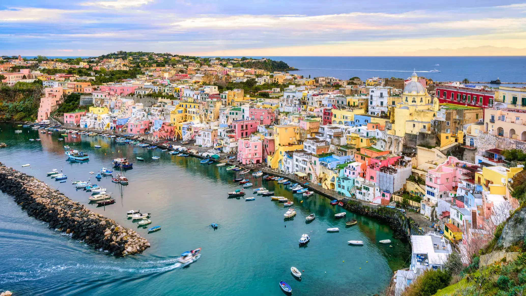 Italien, Procida (2) Bunter Häuserfront auf der Insel Procida