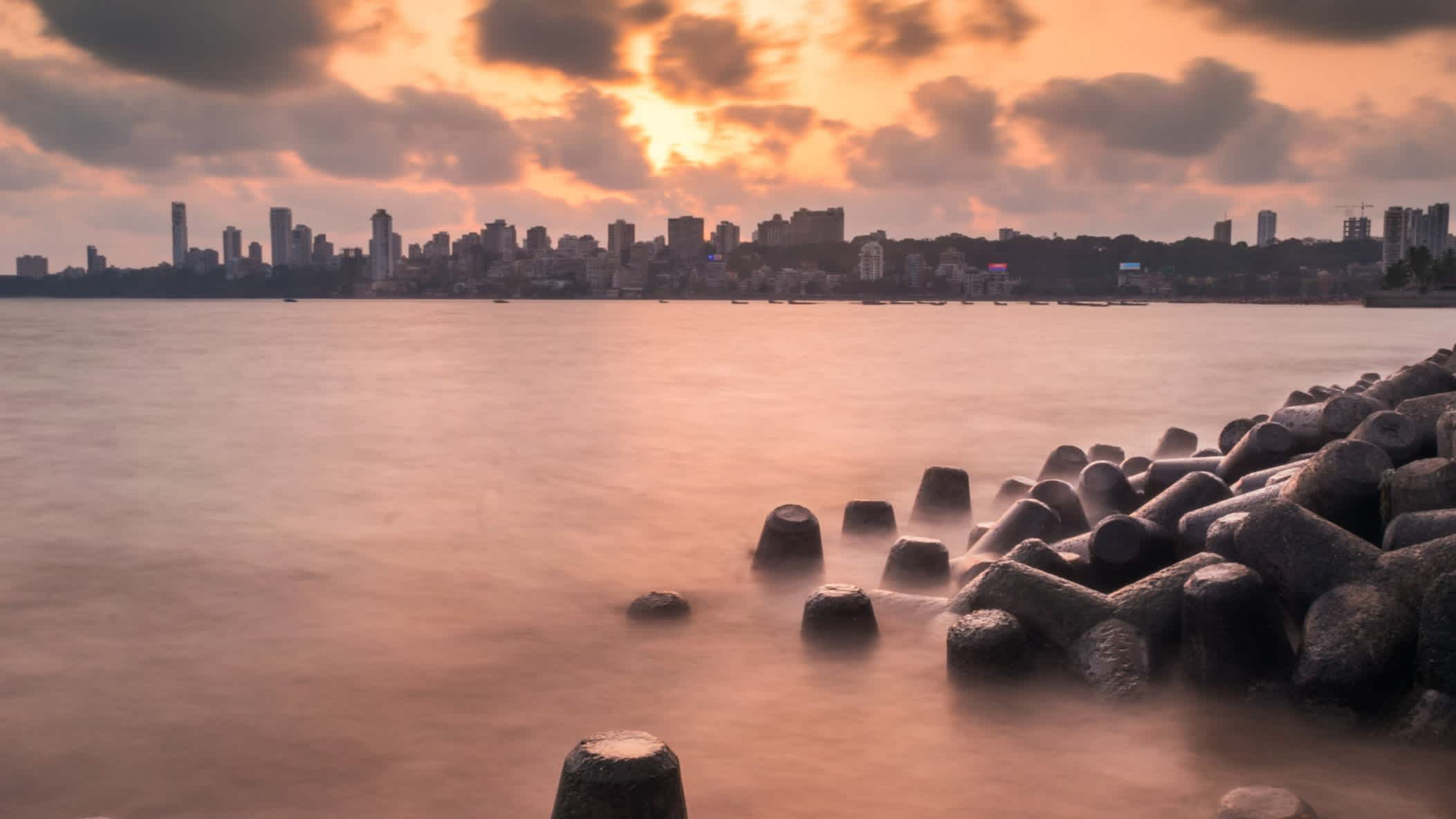 Sonnenuntergang am Marine Drive, Mumbai, Indien

