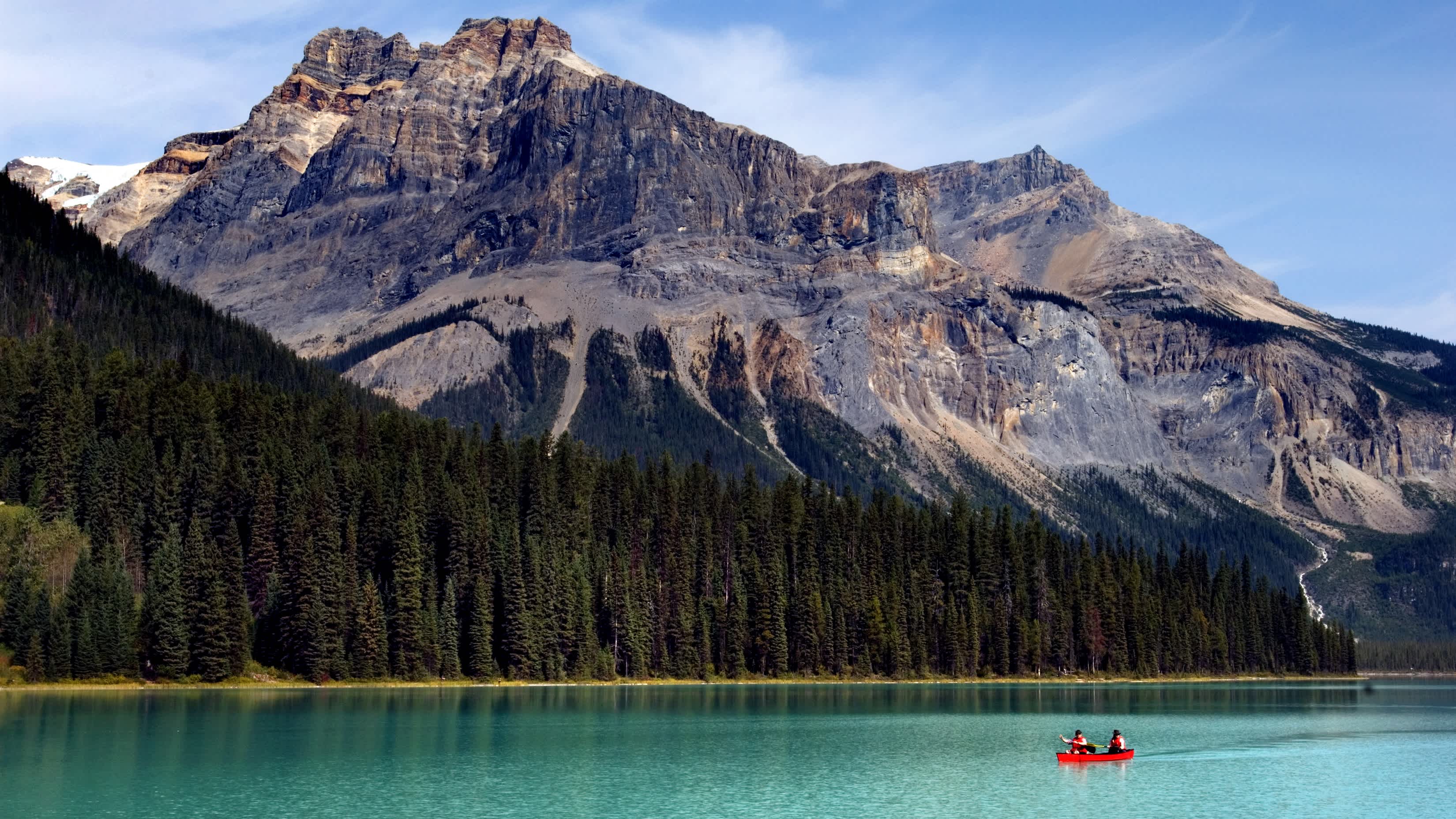 Promenade en bateau sur le lac Emerald dans le parc national de Yoho, Rocheuses canadiennes, Canada