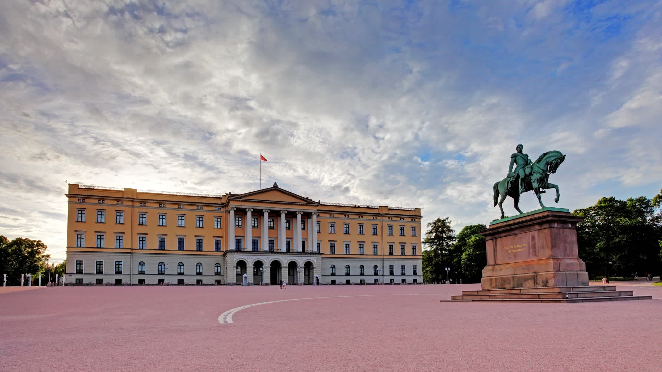 Blick auf den Königlicher Palast (Slottet) in Oslo, Norwegen.