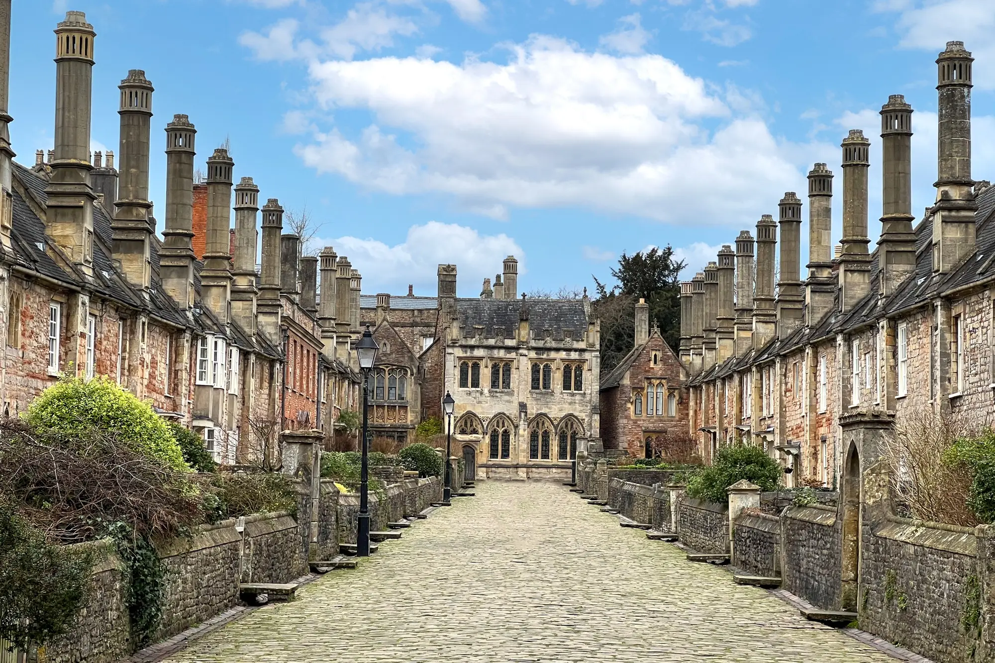 England, Somerset, Wells Blick auf der Straße Vicars Close in Wells, Somerset, England.