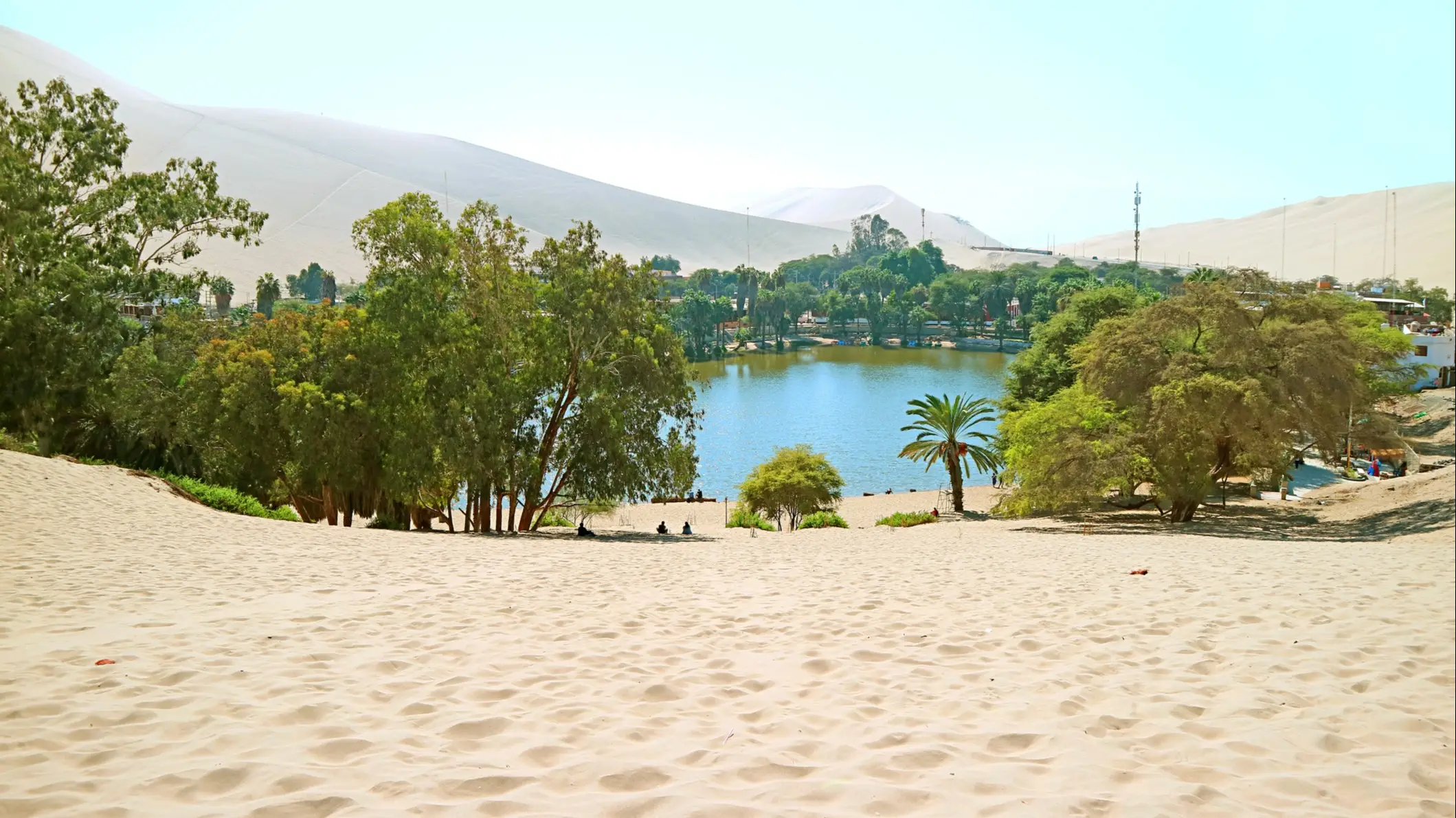Peru Oase Huacachina Wunderschöne Oase von Huacachina, umgeben von Sanddünen, Region Ica, Peru