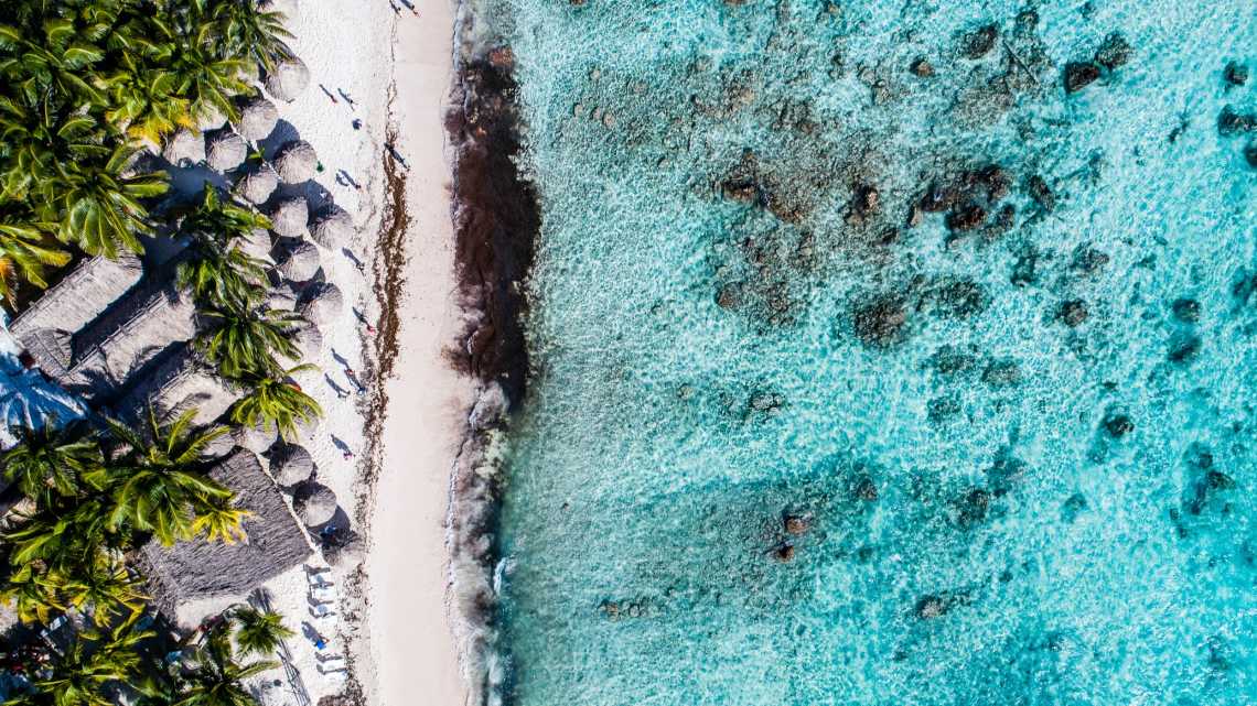 Luftaufnahme des Strandes von Chen Rio in Cozumel.