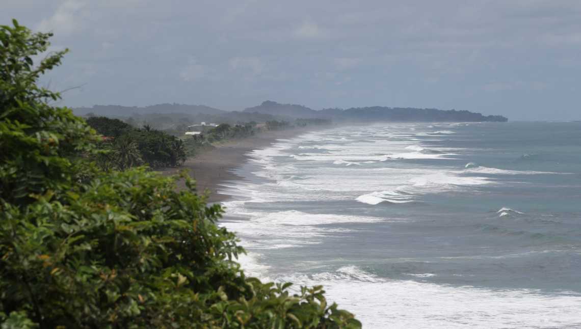 La magnifique côte Pacifique près de Jacó, Costa Rica

