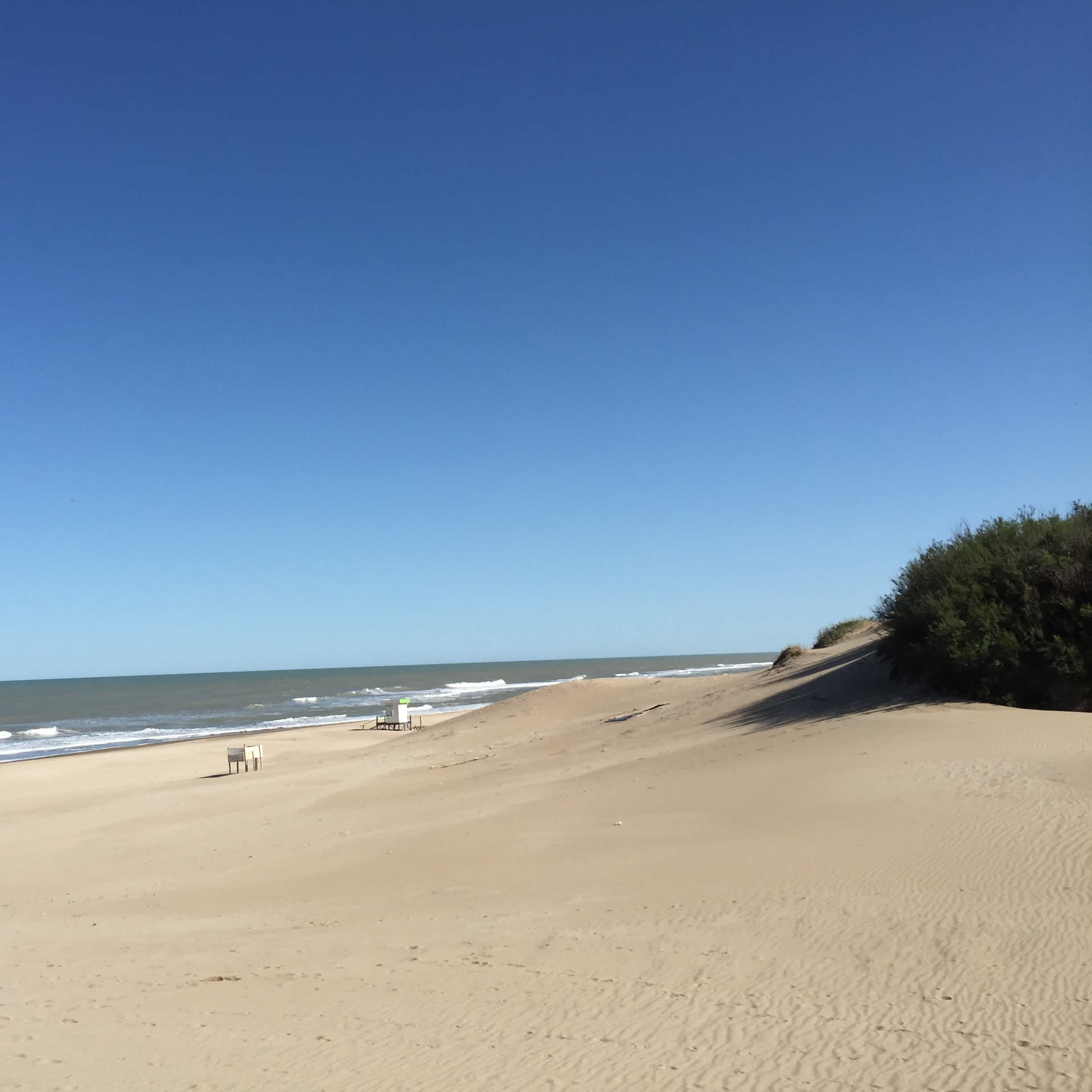 Paysage de sable clair et fin de Mar de las Pampas en Argentine