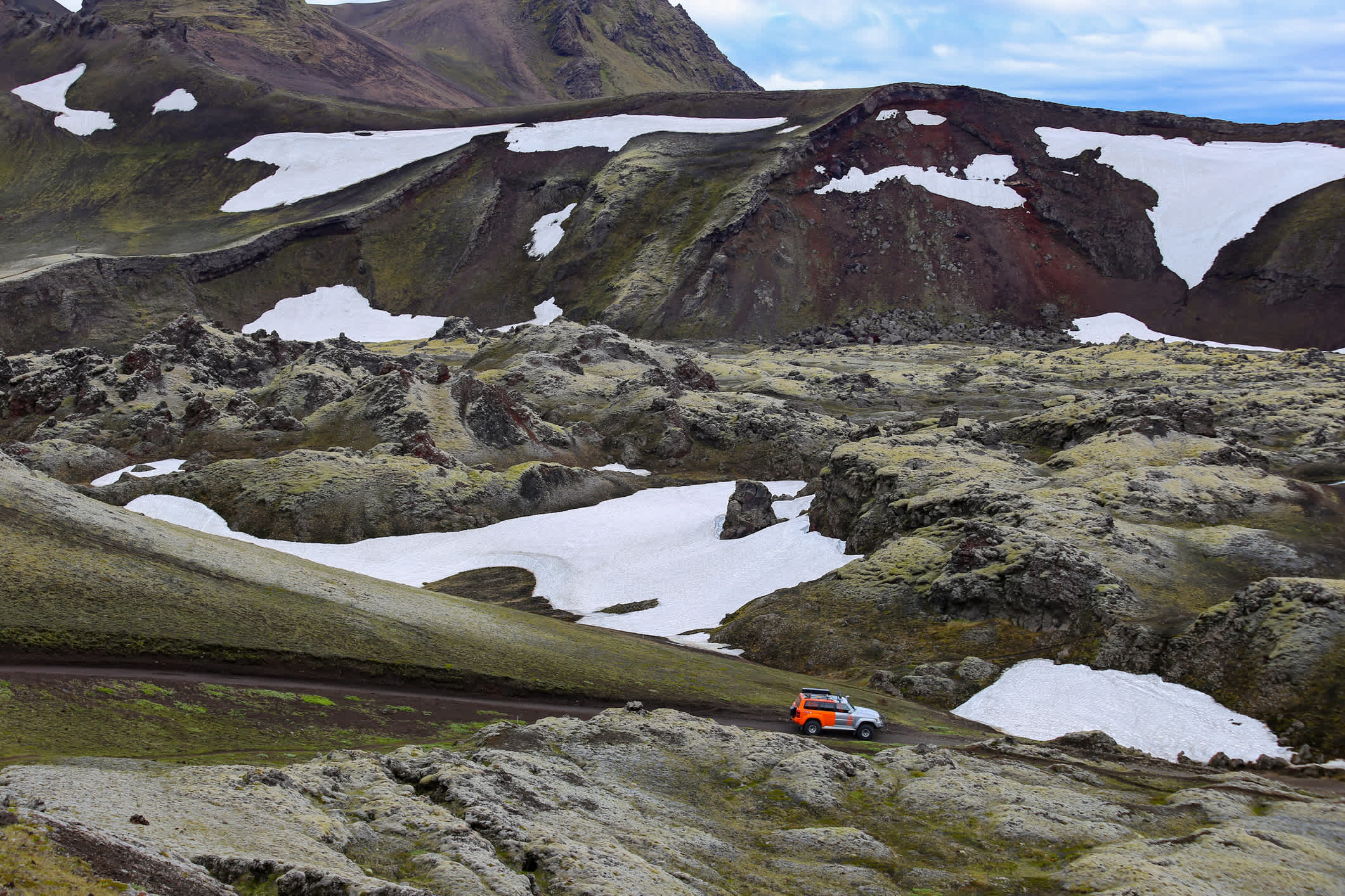 Exploration avec un véhicule tout-terrain à Landmannalaugar, Islande
