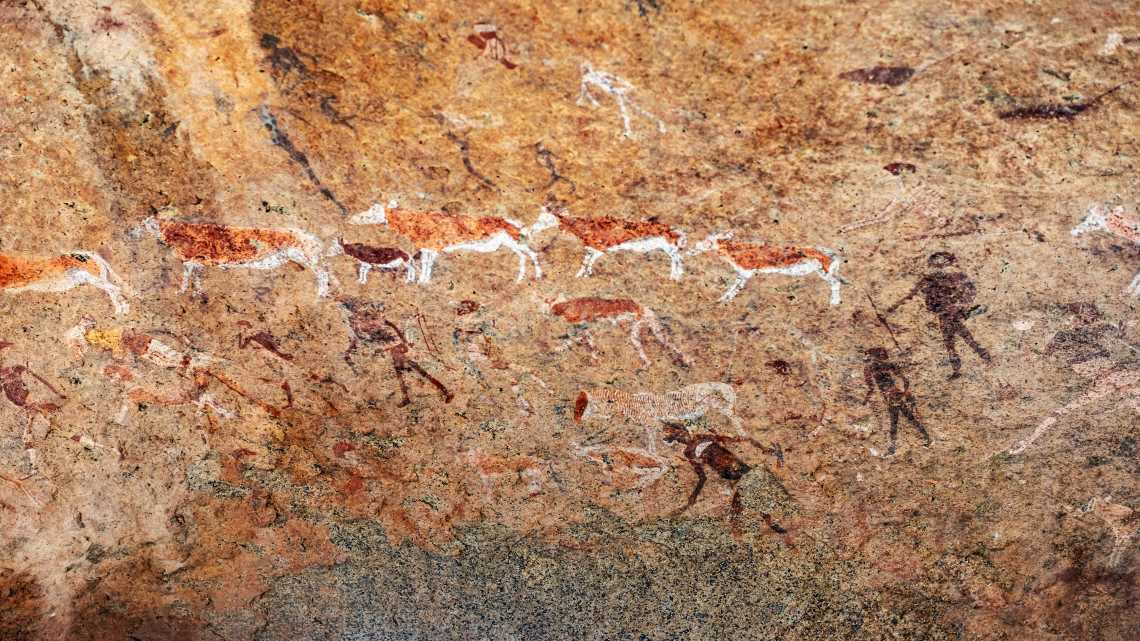 Peintures rupestres bushmen La Dame blanche dans la région de Brandberg en Namibie. Un site spirituel d'une grande importance pour les tribus San (Bushmen). Signe archéologique préhistorique.