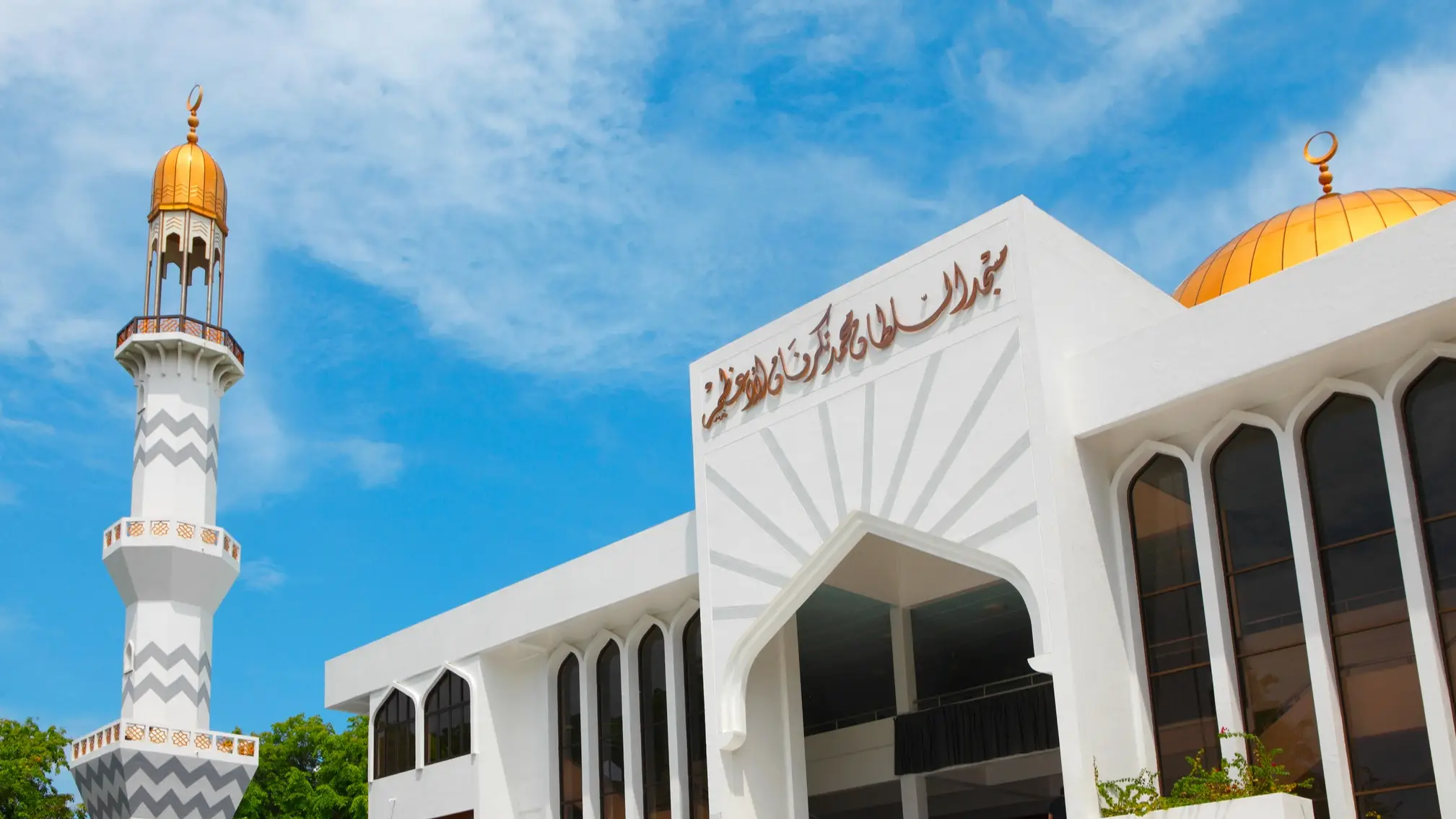 Malediven, Malé, Grand Friday Mosque Weiße Moschee mit Goldkuppel in Malé, Malediven.