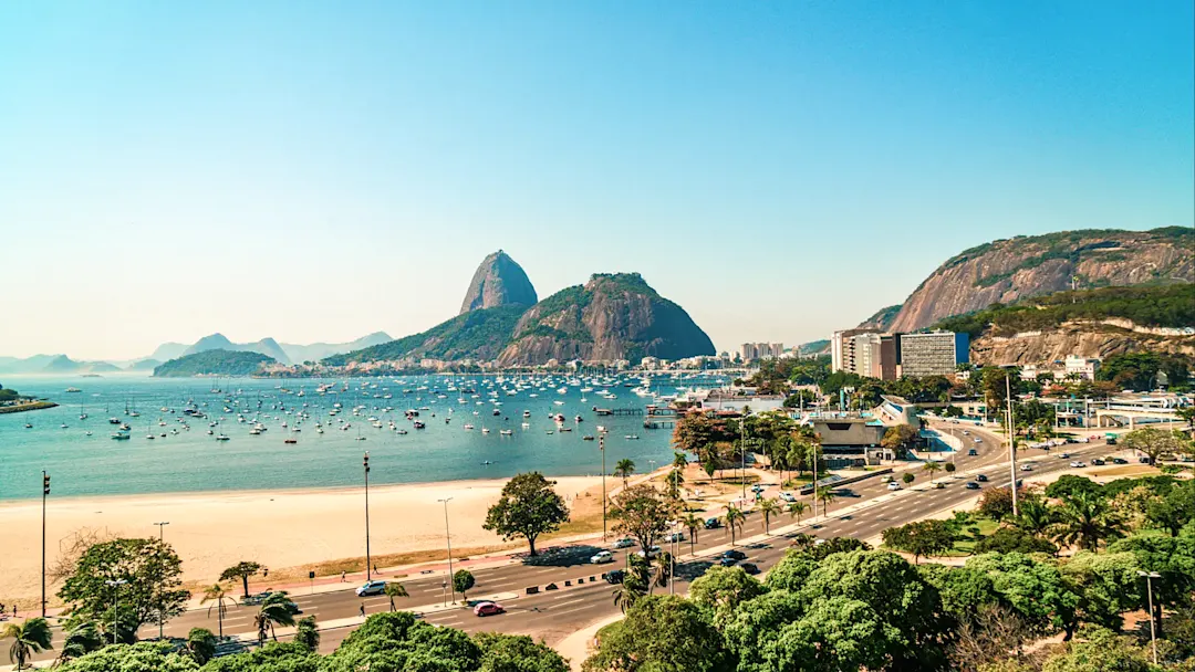  Blick auf die Bucht und den Zuckerhut, Rio de Janeiro, Rio de Janeiro, Brasilien.