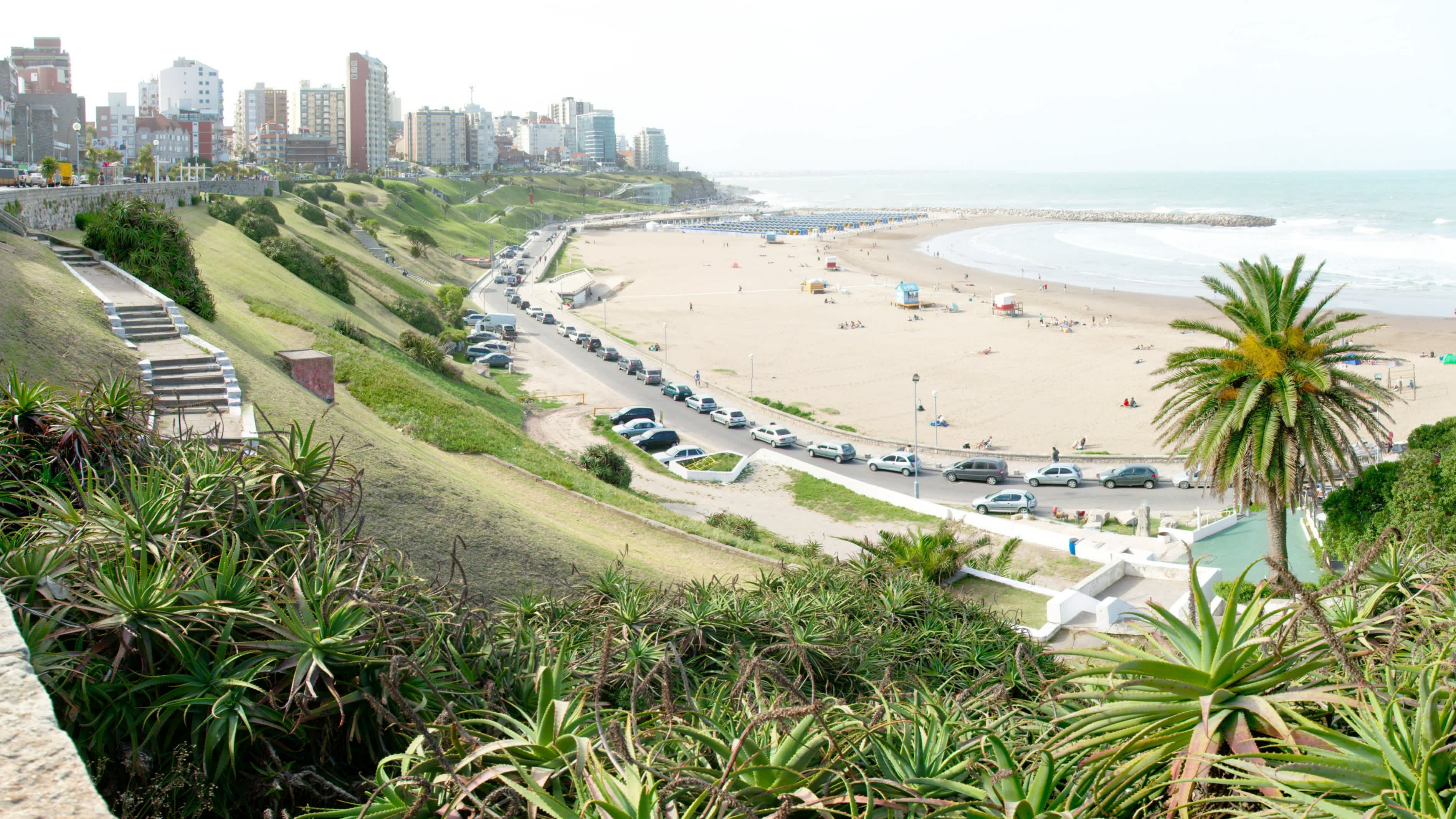 Panoramablick auf eine Küstenregion von Mar del Plata, Buenos Aires, Argentinien.