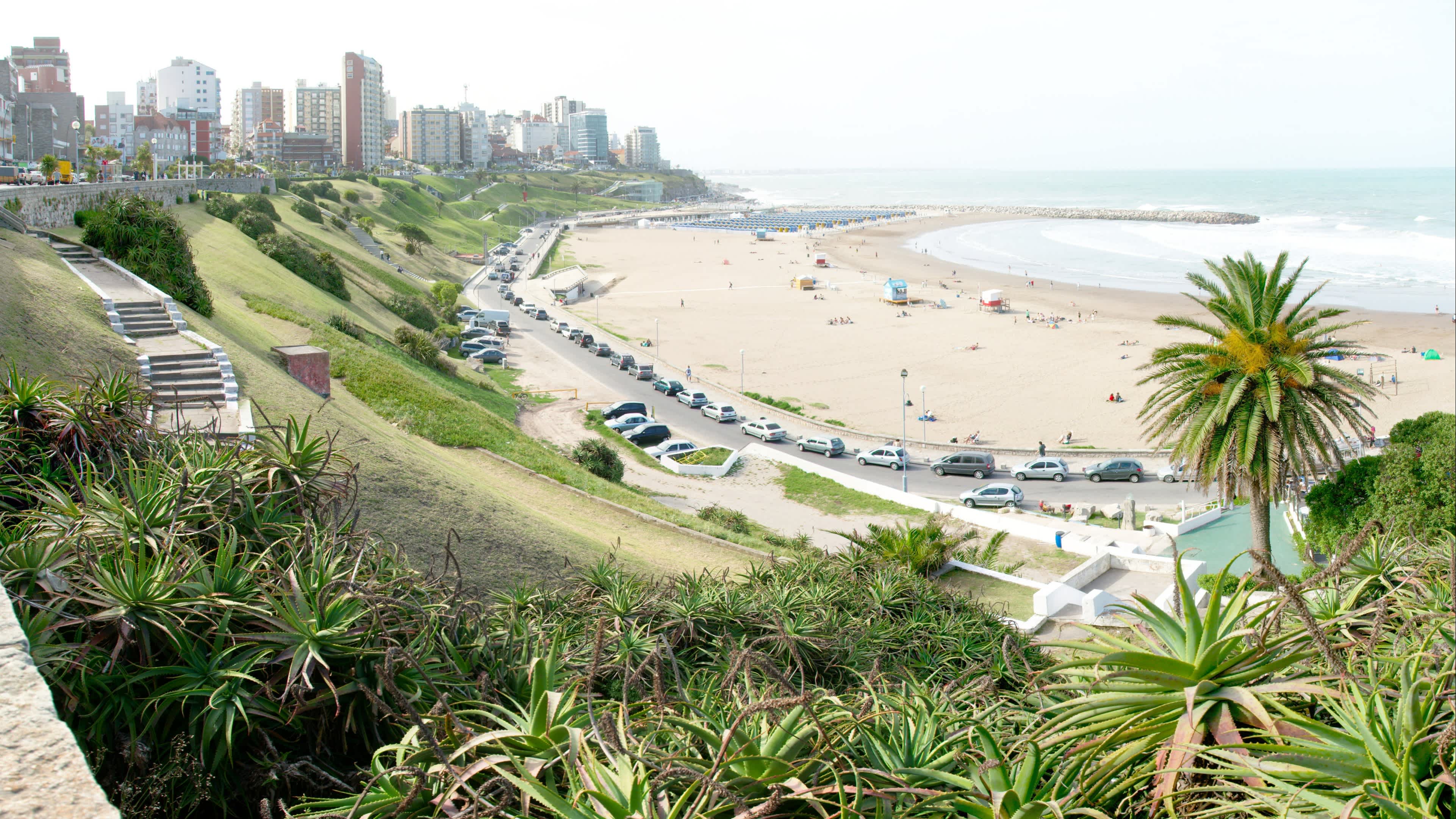 Panoramablick auf eine Küstenregion von Mar del Plata, Buenos Aires, Argentinien.